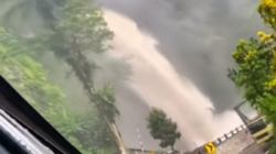 Air Terjun Lembah Anai meluap