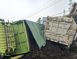 Dua Truk Bertabrakan, Jalur Padang-Solok Tersendat
