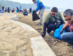 Gerakan Wisata Bersih Jaga Pantai Air Manis
