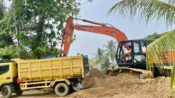 Pemko Padang melalui Dinas PUPR terus pengerjaan pengerukan sungai di Banjir Kanal Kampung Lapai, Siteba