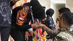 Pengalungan Juara Umum Petanque di Porprov Sumbar.