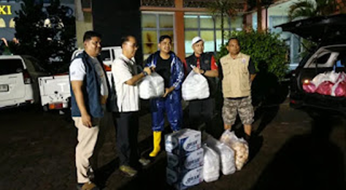 Bank Nagari menyalurkan 400 paket makanan dan minuman