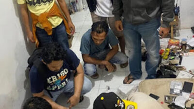 Tim Satresnarkoba Polres Dharmasraya mengamankan FR, oknum PNS.