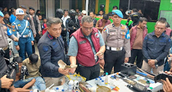 Ratusan Personel Gabungan Gerebek Kampung Narkoba di Pasar Pagi Padang.