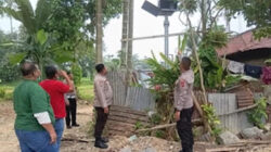 Personel BPBD dan pihak kepolisian mengecek box EWS Banjir yang dibobol pencuri.