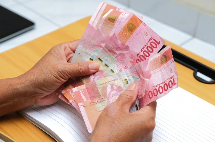 Nilai tukar rupiah terhadap dolar Amerika Serikat (AS) diproyeksikan melanjutkan pelemahan pada perdagangan pekan depan, 26–30 Oktober 2026.