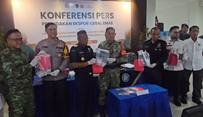 Petugas gabungan menggagalkan penyelundupan 1,1 kilogram serbuk emas.