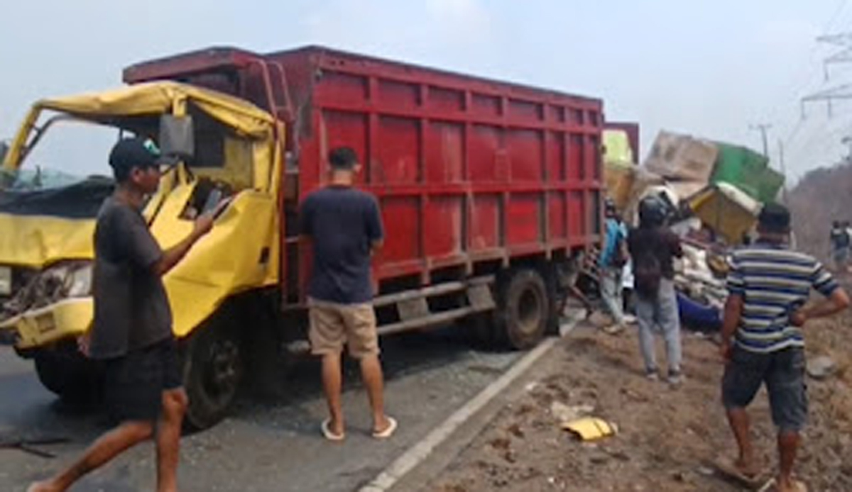 Kecelakaan beruntun melibatkan sembilan kendaraan