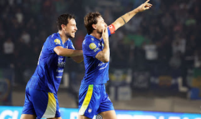 Persib Bandung vs Persik Kediri.