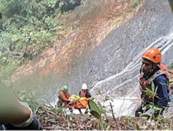 Operasi SAR Air Terjun Robo Berakhir, Korban Dievakuasi