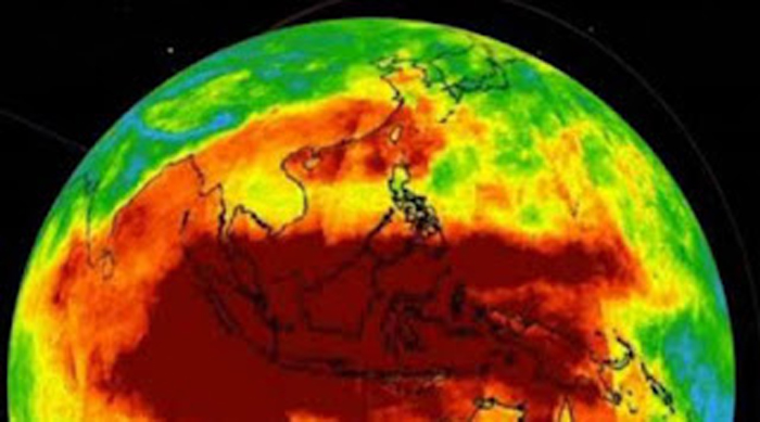Sebaran asap karhutla dari Sumatera dan Kalimantan terdeteksi melalui citra satelit Himawari-9.
