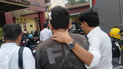 Aksi Perampokan Bersenpi Terekam CCTV di Agam.