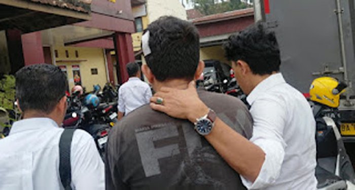 Aksi Perampokan Bersenpi Terekam CCTV di Agam.