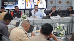 Wali Kota Padang Fadly Amran di Gedung Putih, Rumah Dinas Wali Kota Padang.