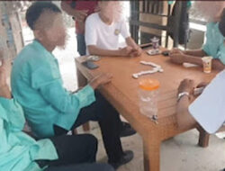 Satpol PP Padang Tertibkan Lima Pelajar yang Main Domino di Warung