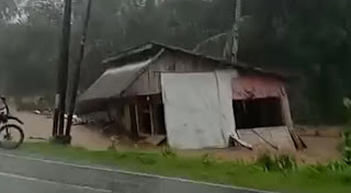 Luapan Sungai di Pessel Hanyutkan Empat Warung