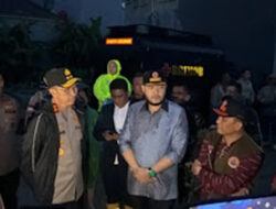 BPBD Padang Siaga Tangani Banjir di Kawasan Lubuk Minturun
