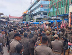 Lima Satpol PP Terluka Saat Tertibkan PKL Pasar Raya Padang