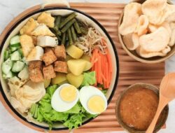 Tips Makan Gado-gado agar Tak Kebanyakan Kalori